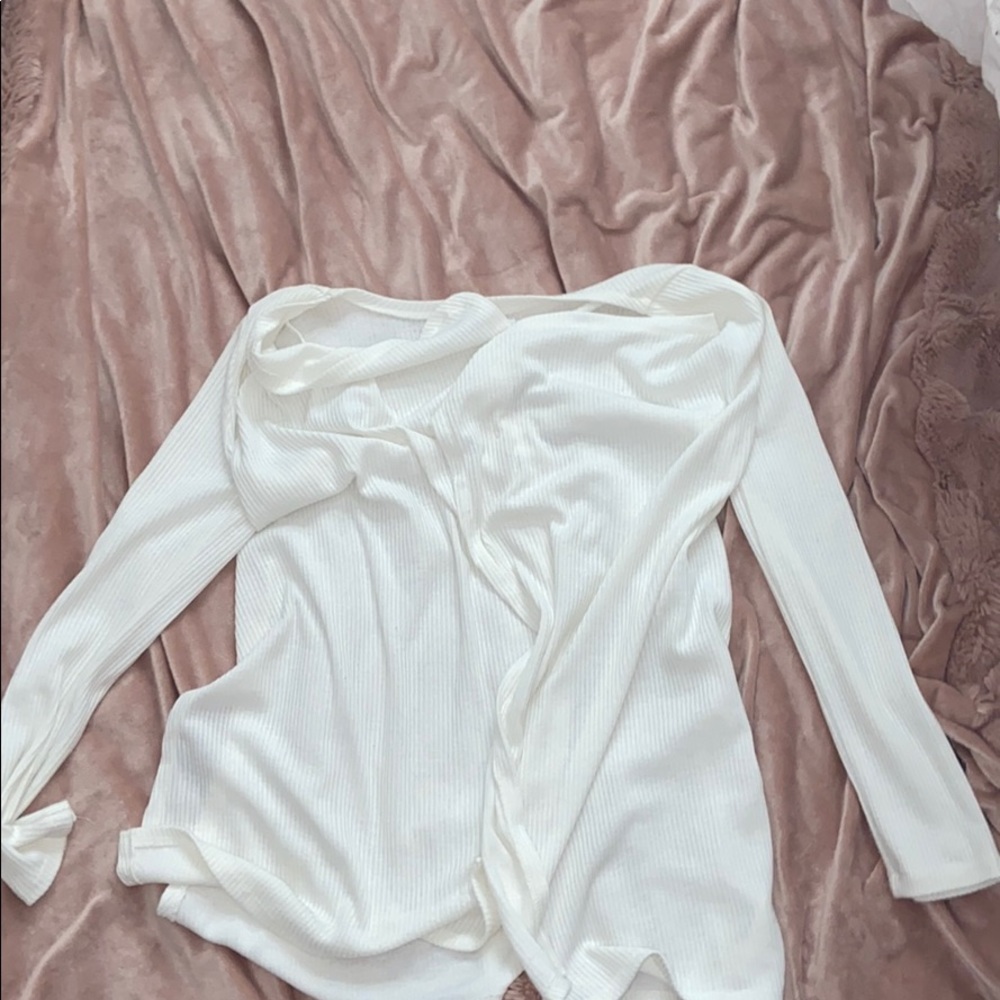 SWEATER THAT YOU CAN PUT OVER A DRESS.